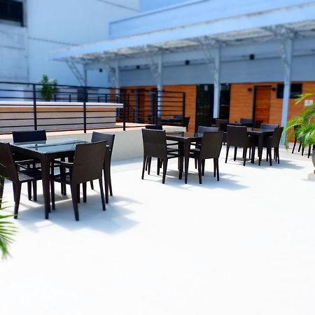 Hotel The Charter House Makati City Exterior foto