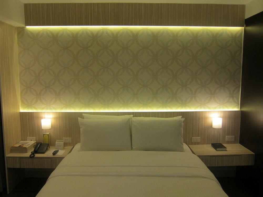 Hotel The Charter House Makati City Exterior foto