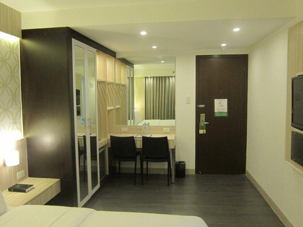 Hotel The Charter House Makati City Exterior foto