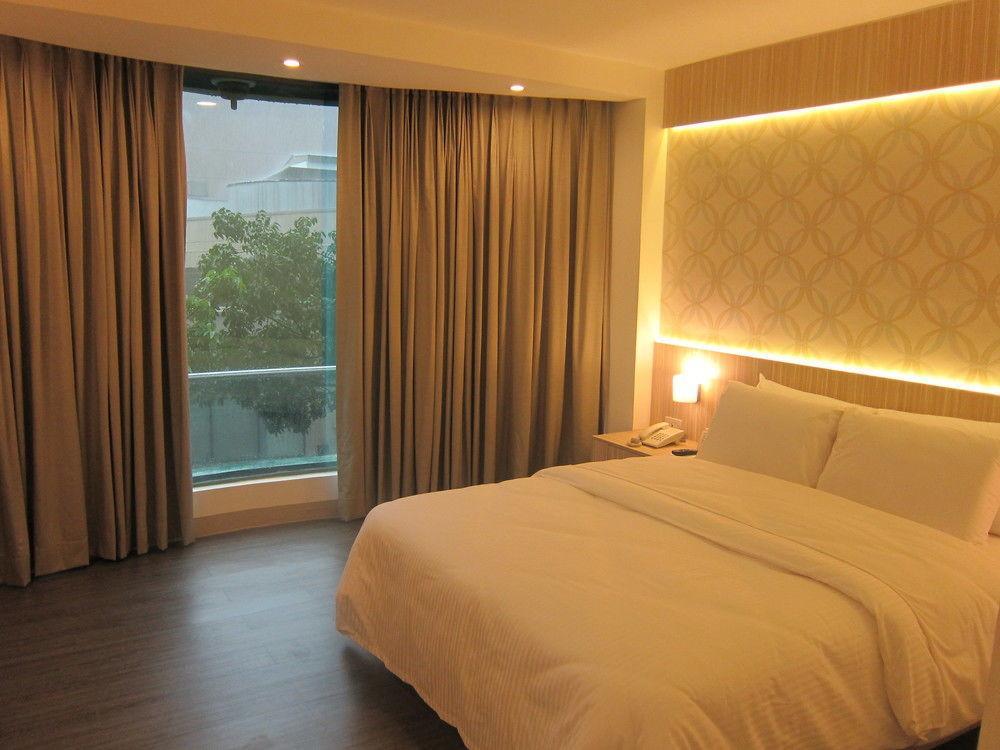 Hotel The Charter House Makati City Exterior foto