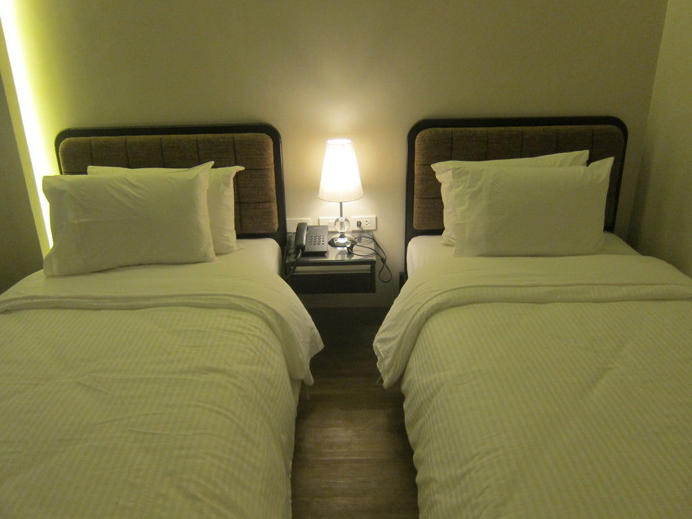 Hotel The Charter House Makati City Exterior foto